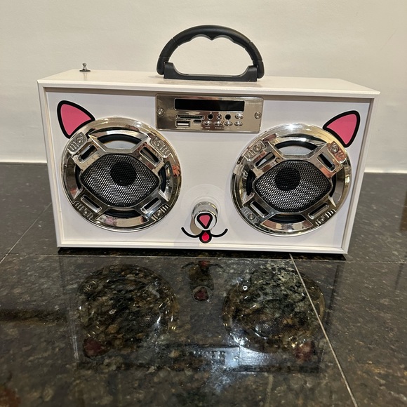 Cat blue tooth light up player - Picture 1 of 7